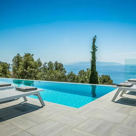 Del Cielo Villa *